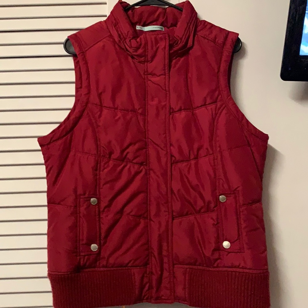 Red Zip up Maurices Vest Size XL